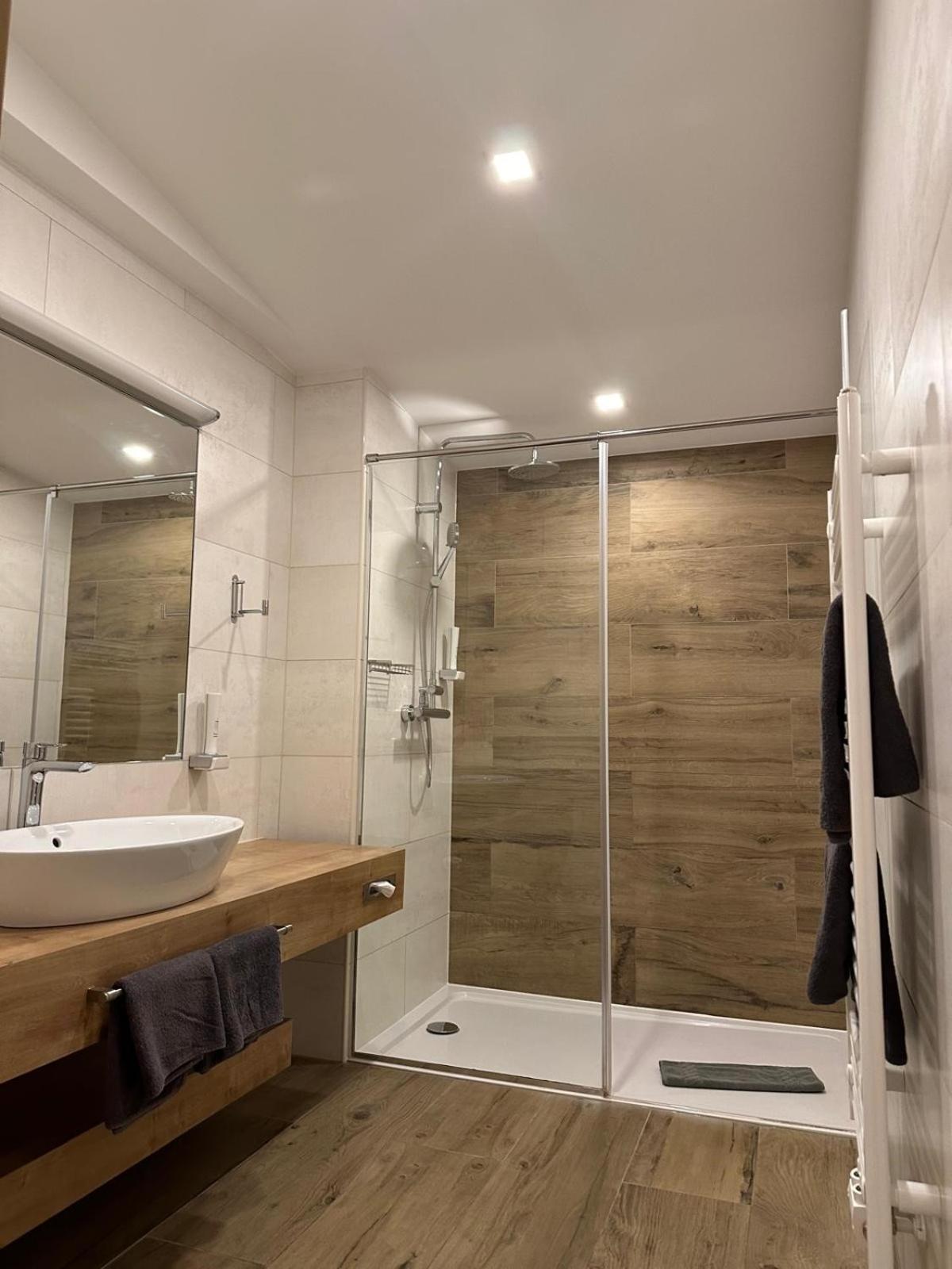Hotel Zur Post Санкт Валентин Екстериор снимка