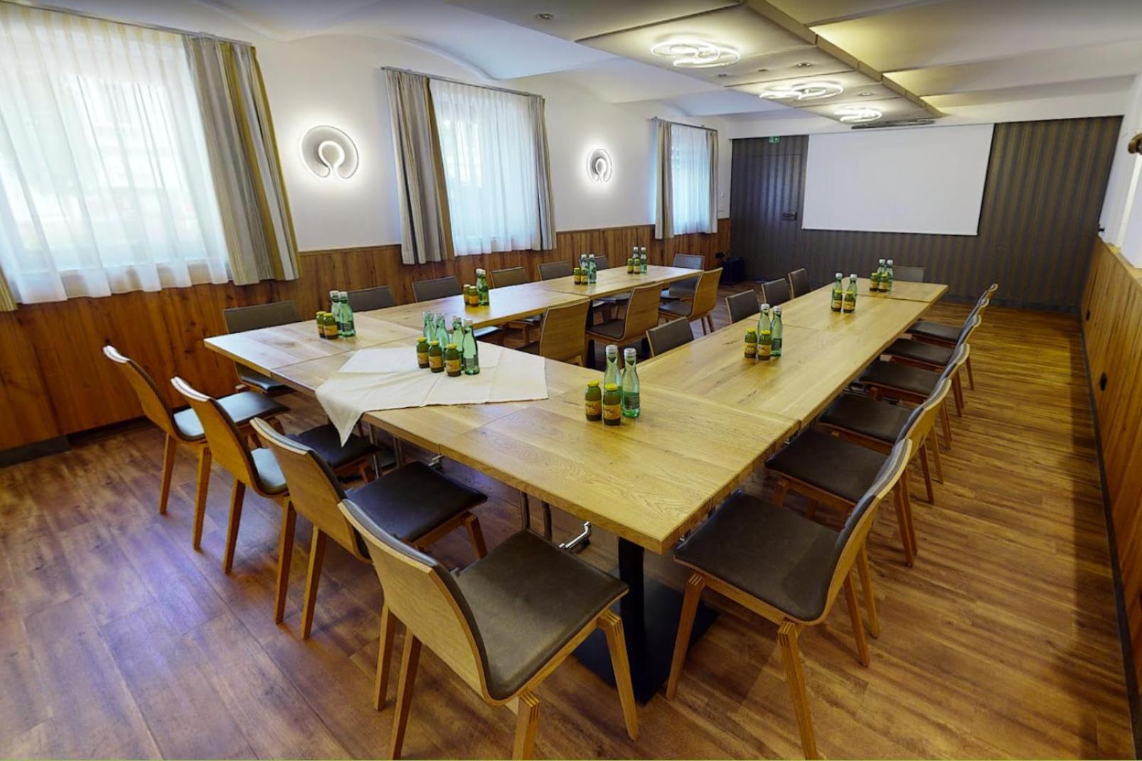 Hotel Zur Post Санкт Валентин Екстериор снимка