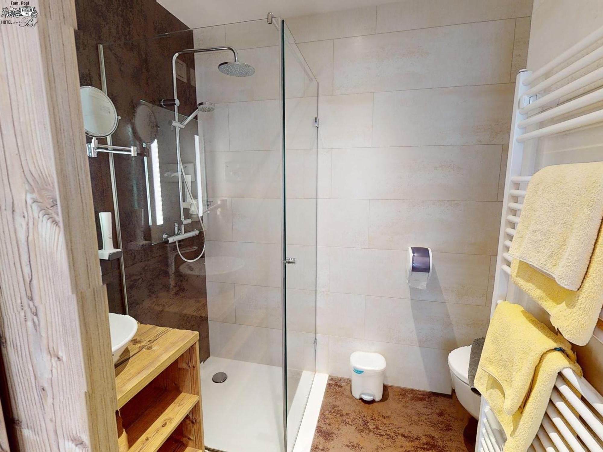 Hotel Zur Post Санкт Валентин Екстериор снимка